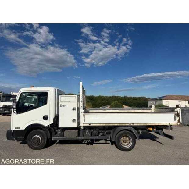 2017 NISSAN NT400-48620276