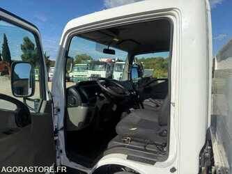 2017-nissan-nt400-48620278
