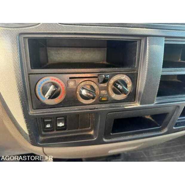 2017 NISSAN NT400-48620282