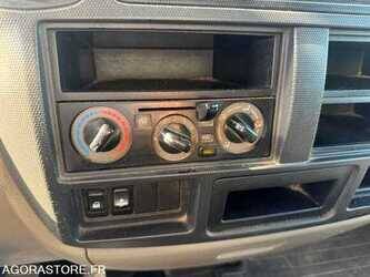 2017-nissan-nt400-48620282