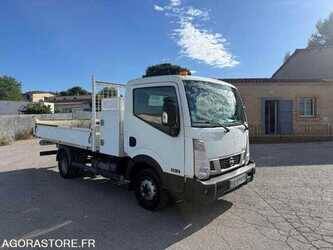 2017-nissan-nt400-48620288