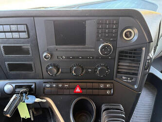 2013-mercedes-benz-antos-1475625-48623610