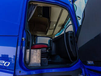 2015-volvo-fh-420-1475634-48623864