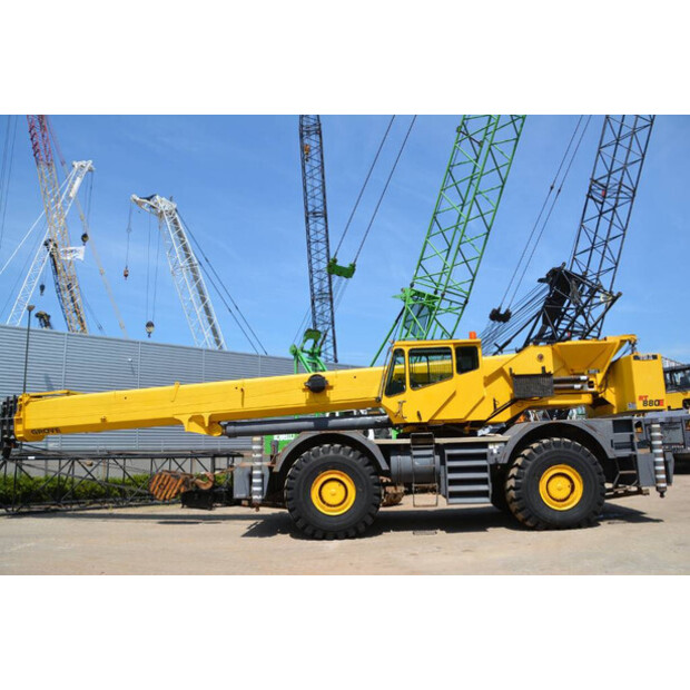 2009 GROVE RT880E-48629965