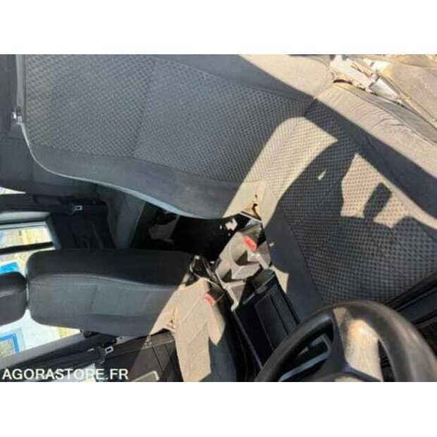 2014 Land Rover Defender-48648662