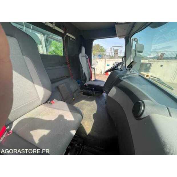 2018 Renault C-48648677