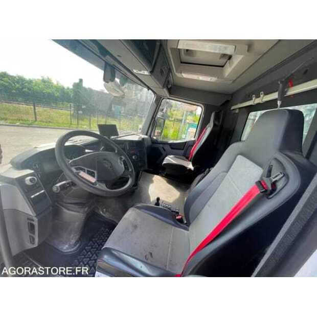 2018 Renault C-48648678