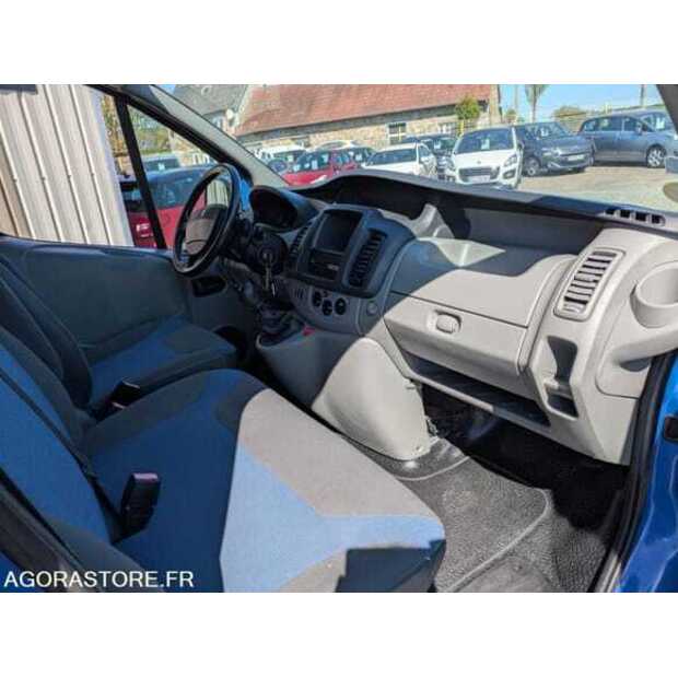 2010 Renault Traffic-48648987