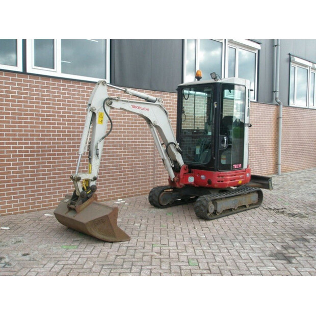 2012-takeuchi-tb23r-893196-cover_default