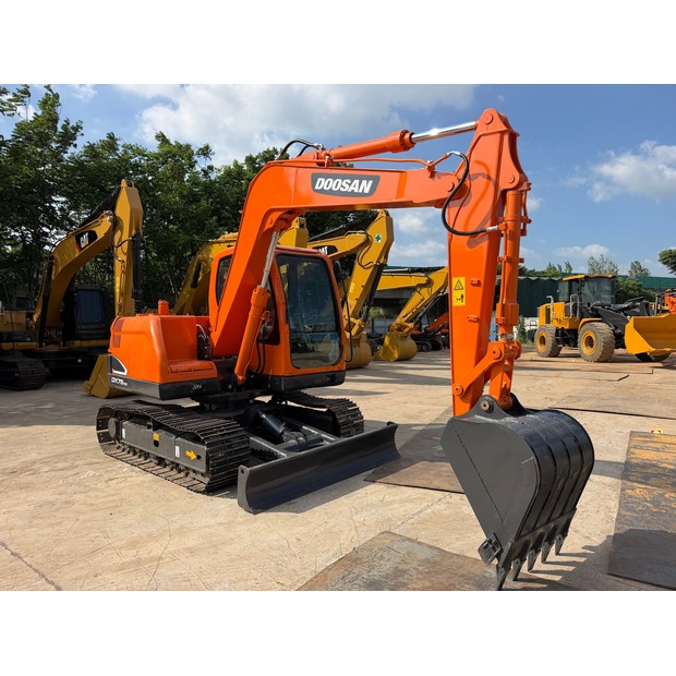 2023 دووسان DX75-9C-48685792