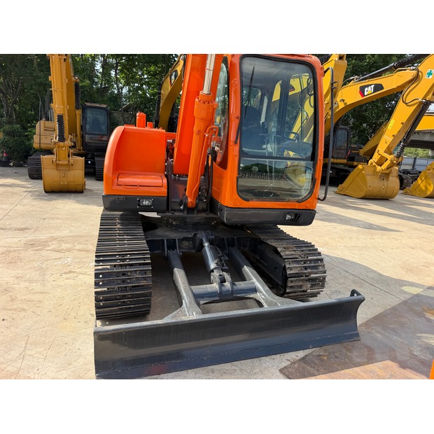 2023 دووسان DX75-9C-48685793