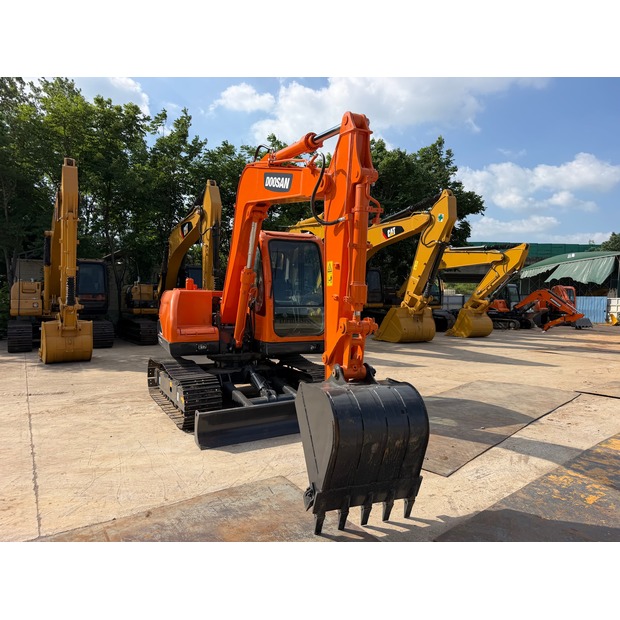 2023 دووسان DX75-9C-48685795