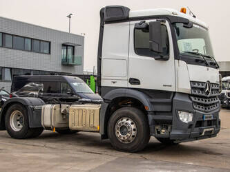 2014-mercedes-benz-arocs-1845-48686010