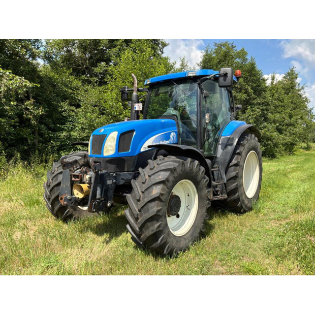 2005 New Holland TS135A-SA-4WD-48686078