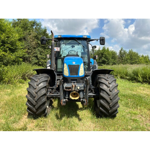 2005 New Holland TS135A-SA-4WD-48686079
