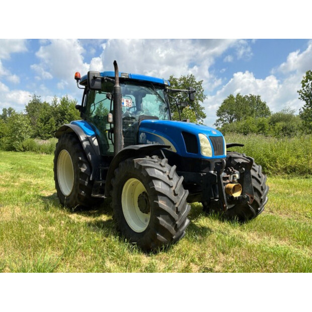 2005 New Holland TS135A-SA-4WD-48686080