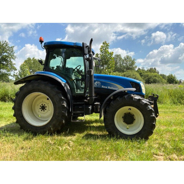 2005 New Holland TS135A-SA-4WD-48686081