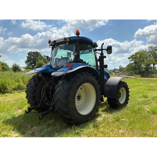 2005 New Holland TS135A-SA-4WD-48686082