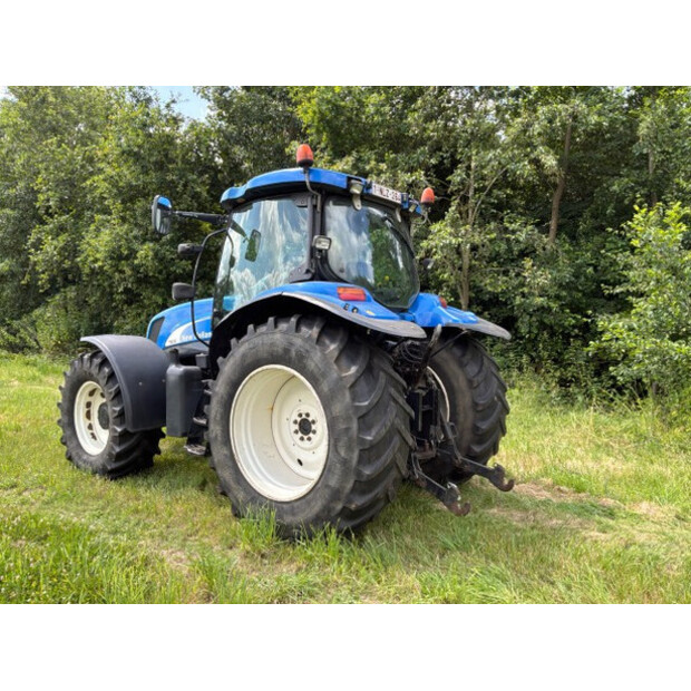 2005 New Holland TS135A-SA-4WD-48686084
