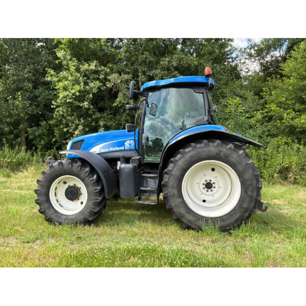 2005 New Holland TS135A-SA-4WD-48686086