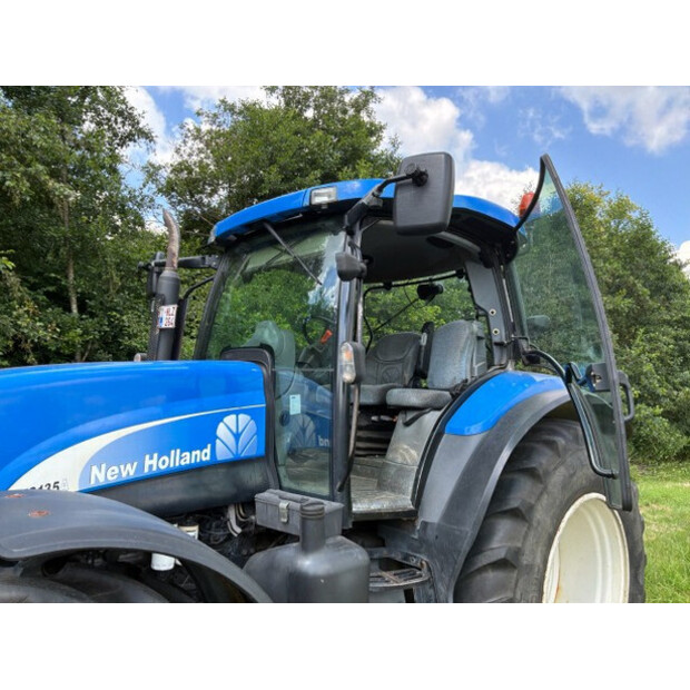 2005 New Holland TS135A-SA-4WD-48686087