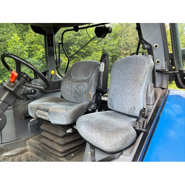2005 New Holland TS135A-SA-4WD-48686088