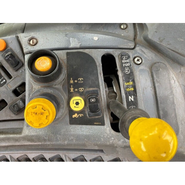 2005 New Holland TS135A-SA-4WD-48686090