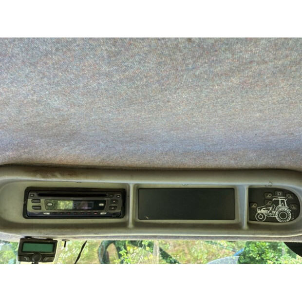 2005 New Holland TS135A-SA-4WD-48686095