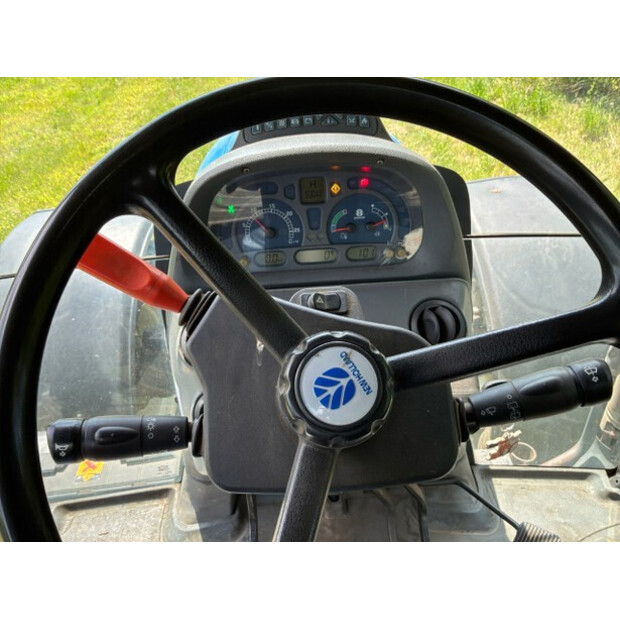 2005 New Holland TS135A-SA-4WD-48686098