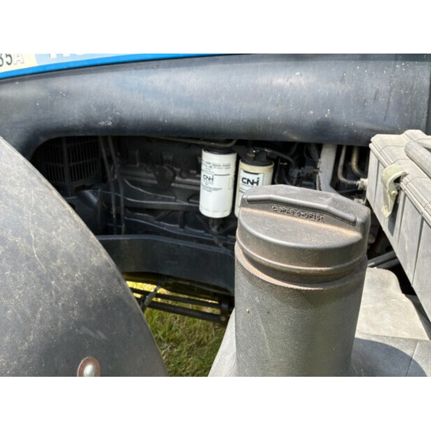 2005 New Holland TS135A-SA-4WD-48686100