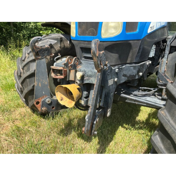 2005 New Holland TS135A-SA-4WD-48686103