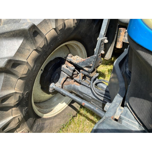 2005 New Holland TS135A-SA-4WD-48686104