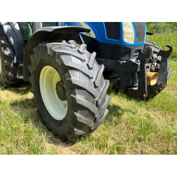 2005 New Holland TS135A-SA-4WD-48686105