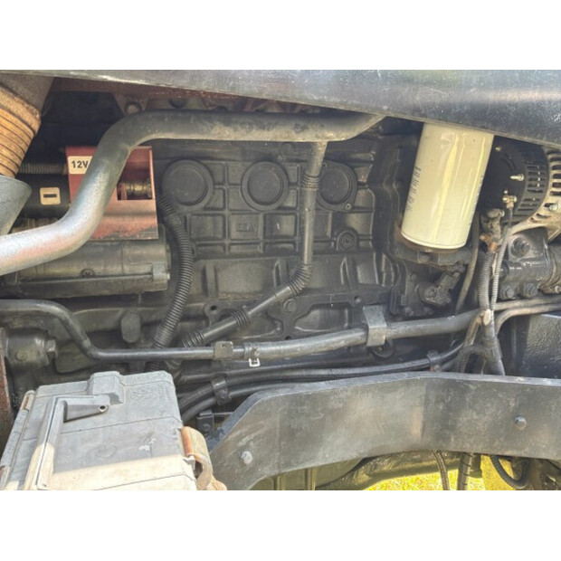 2005 New Holland TS135A-SA-4WD-48686109