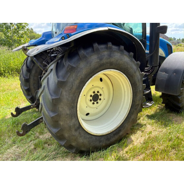 2005 New Holland TS135A-SA-4WD-48686110