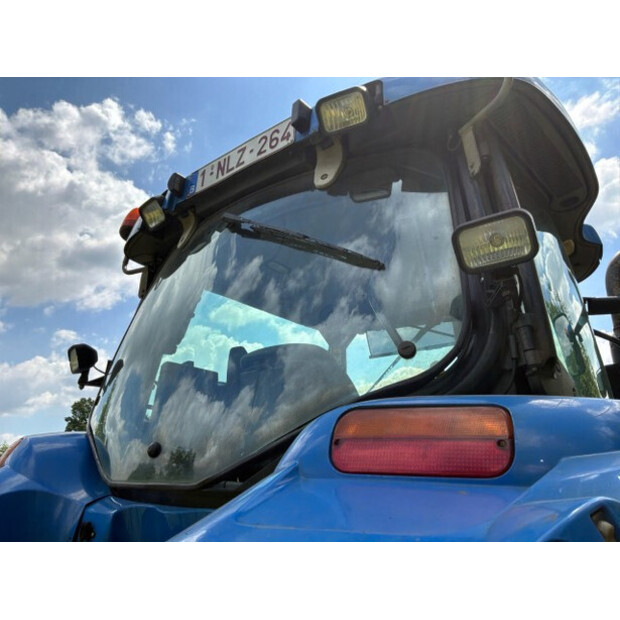 2005 New Holland TS135A-SA-4WD-48686111