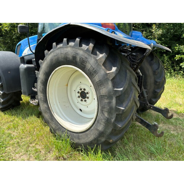 2005 New Holland TS135A-SA-4WD-48686120