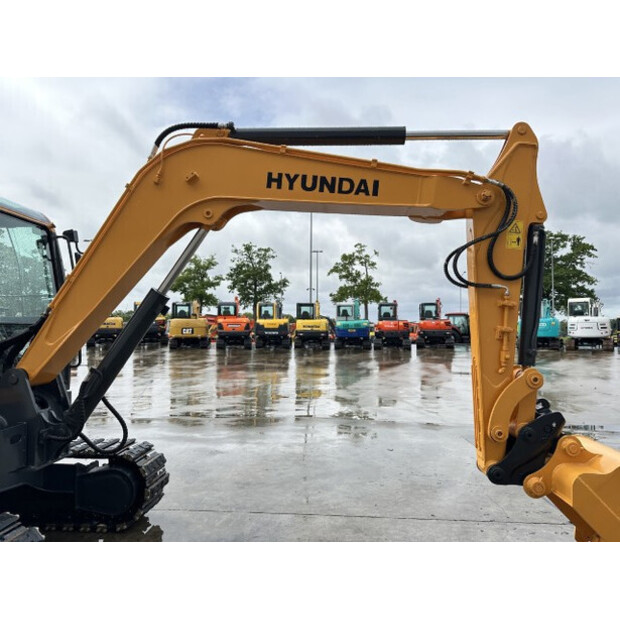2016 Hyundai R60-48686580