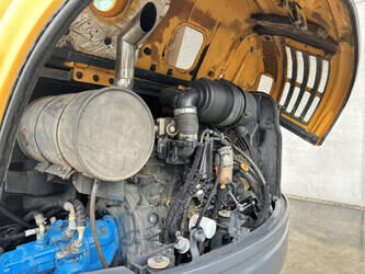 2016-hyundai-r60-1476361-48686596