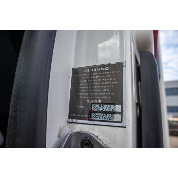 2016 رينو T460-48686636