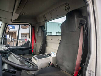 2015-renault-premium-1214478-48686869