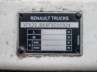 2015-renault-premium-1214478-48686875