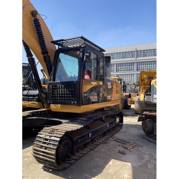 2025 كاتربيلر 320D2-48688768