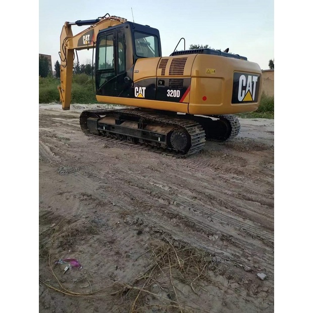 2025 كاتربيلر 320D2-48688772