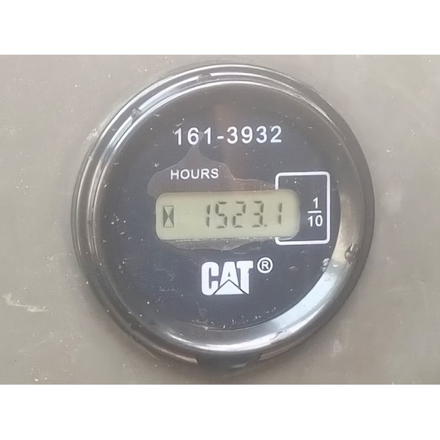 2025 كاتربيلر 320D2-48688787