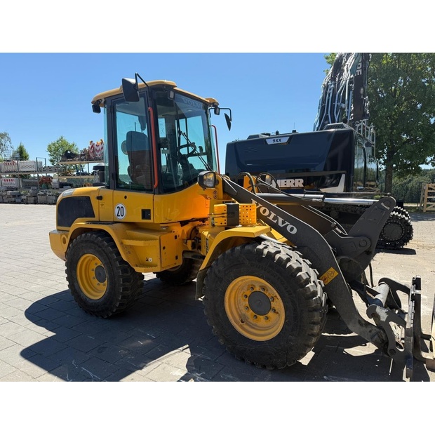 2024 Volvo L30H-48697551