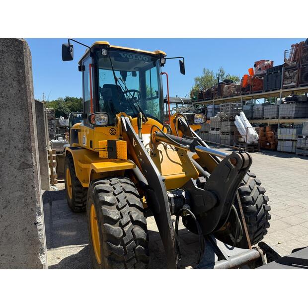 2024 Volvo L30H-48697573