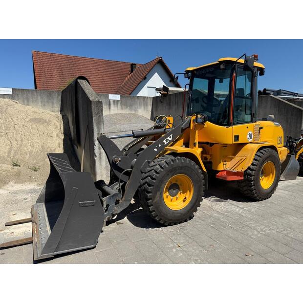 2024 Volvo L30H-48697578