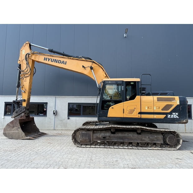 2018 Hyundai HX220L-48698275