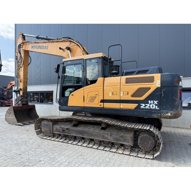 2018 Hyundai HX220L-48698276